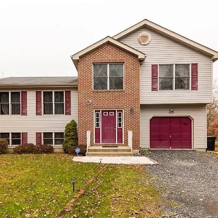 Cheerful Pocono Home Away From Home Albrightsville Exterior photo
